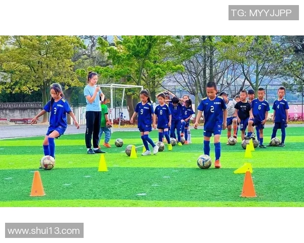 拼命奔跑燃尽青春的足球球星用坚持和热血点亮绿茵赛场