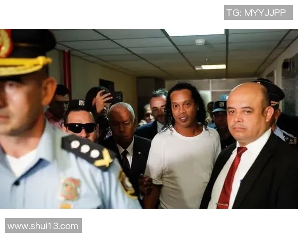 足球巨星低调现身快餐店亲自排队买肯德基引球迷热议