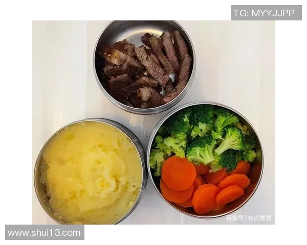 足球球星一日三餐揭秘：营养搭配与训练后的饮食习惯全解析