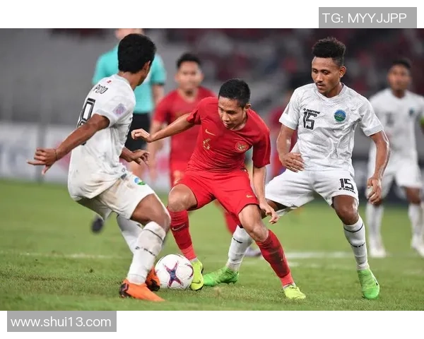 曾经踢破足球的球星们揭秘 他们的强大脚力如何震撼赛场